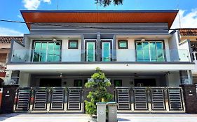 TRUE LOVE Homestay Tangkak